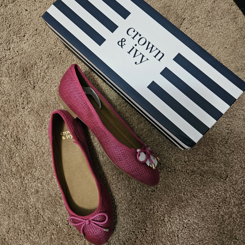 NWT ☆ Crown & Ivy Flats/Shoes, Size 6, Brand NEW!